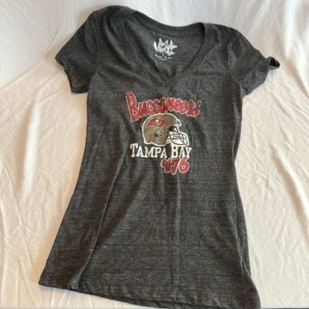 Touch Tampa Bay Buccaneers tshirt womens size small